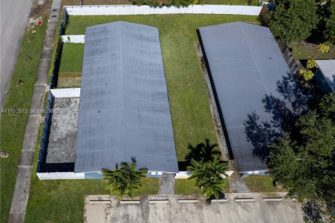 Immobilier commercial à vendre à Fort Lauderdale, Floride: 583.43 m2 № 2010374 - photo 6
