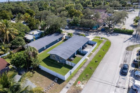 Immobilier commercial à vendre à Fort Lauderdale, Floride: 583.43 m2 № 2010374 - photo 5