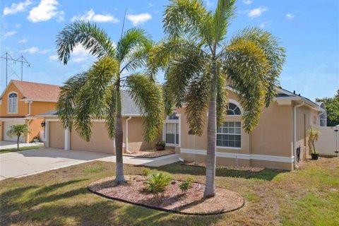 House in Davenport, Florida 4 bedrooms, 239.87 sq.m. № 1916090 - photo 2