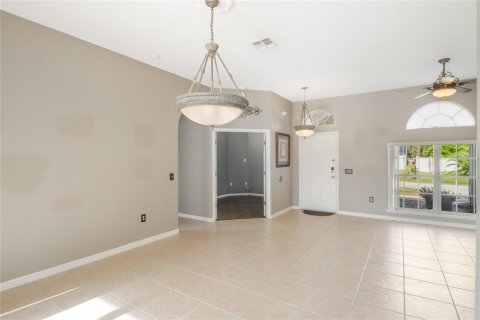 House in Davenport, Florida 4 bedrooms, 239.87 sq.m. № 1916090 - photo 5