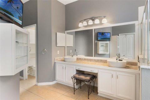 House in Davenport, Florida 4 bedrooms, 239.87 sq.m. № 1916090 - photo 28