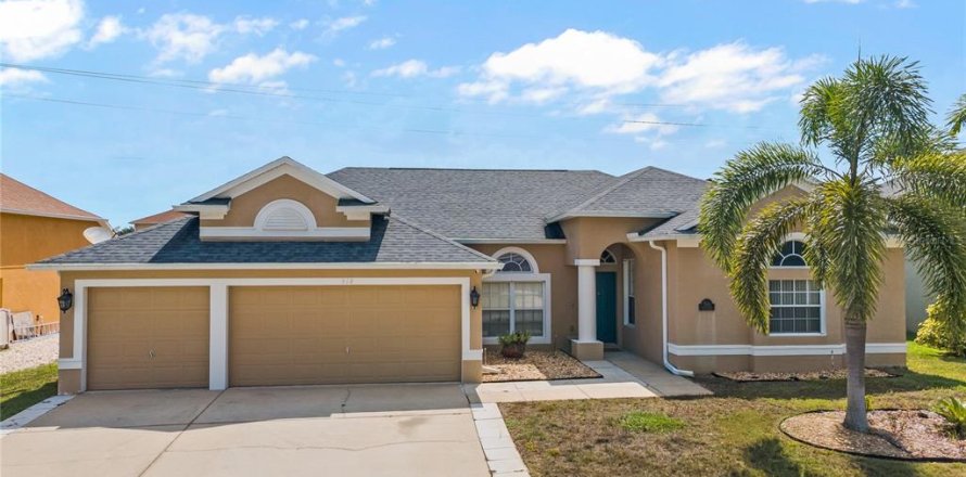 House in Davenport, Florida 4 bedrooms, 239.87 sq.m. № 1916090