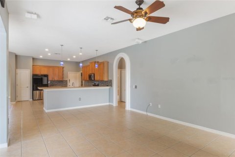House in Davenport, Florida 4 bedrooms, 239.87 sq.m. № 1916090 - photo 11
