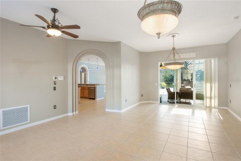 House in Davenport, Florida 4 bedrooms, 239.87 sq.m. № 1916090 - photo 8