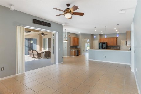 House in Davenport, Florida 4 bedrooms, 239.87 sq.m. № 1916090 - photo 12