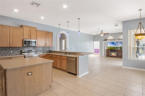 House in Davenport, Florida 4 bedrooms, 239.87 sq.m. № 1916090 - photo 18