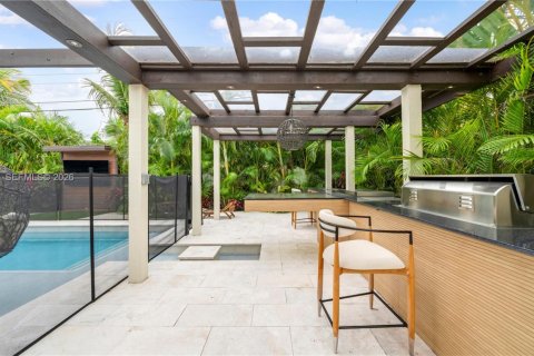 House in Oakland Park, Florida 4 bedrooms, 246.56 sq.m. № 2006346 - photo 11