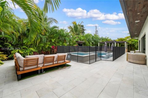 House in Oakland Park, Florida 4 bedrooms, 246.56 sq.m. № 2006346 - photo 13