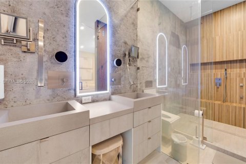 House in Oakland Park, Florida 4 bedrooms, 246.56 sq.m. № 2006346 - photo 8