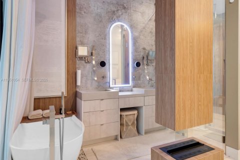 House in Oakland Park, Florida 4 bedrooms, 246.56 sq.m. № 2006346 - photo 9