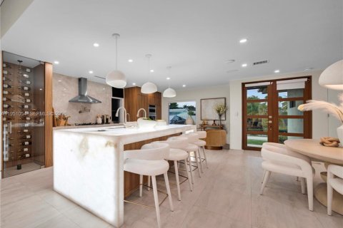 House in Oakland Park, Florida 4 bedrooms, 246.56 sq.m. № 2006346