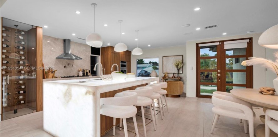 House in Oakland Park, Florida 4 bedrooms, 246.56 sq.m. № 2006346