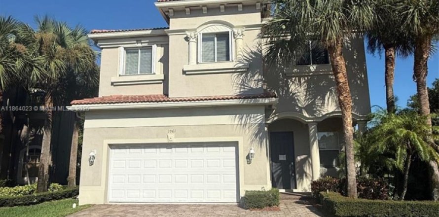 Casa en Boynton Beach, Florida 5 dormitorios, 289.76 m2 № 1891589