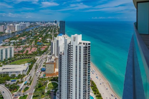 Condominio en venta en Sunny Isles Beach, Florida, 2 dormitorios, 117.43 m2 № 2033139 - foto 15