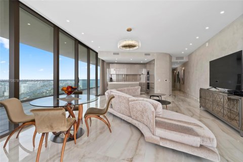 Condominio en venta en Sunny Isles Beach, Florida, 2 dormitorios, 117.43 m2 № 2033139 - foto 3