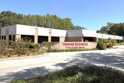 Commercial property in Tampa, Florida № 1895149 - photo 2
