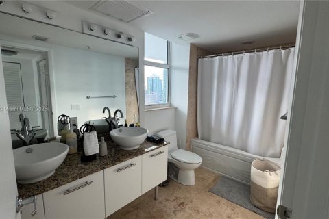 Condo in Miami, Florida, 2 bedrooms  № 1784030 - photo 12