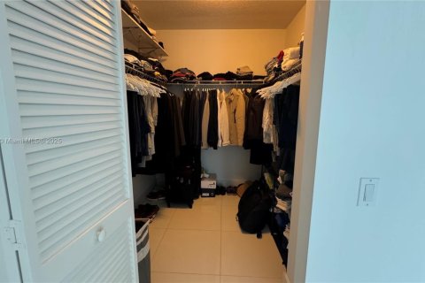 Condo in Miami, Florida, 2 bedrooms  № 1784030 - photo 13