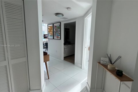 Condo in Miami, Florida, 2 bedrooms  № 1784030 - photo 6