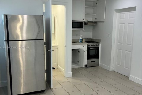 Propiedad comercial en alquiler en Miami, Florida, 1 dormitorio, 27.87 m2 № 1935770 - foto 4