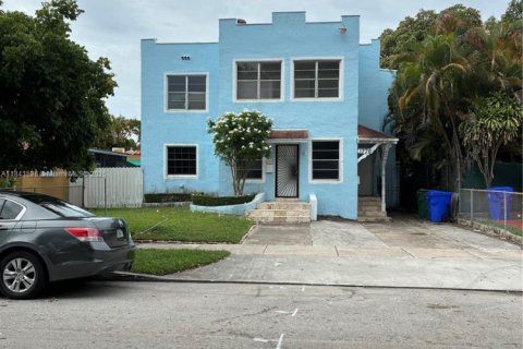 Propiedad comercial en alquiler en Miami, Florida, 1 dormitorio, 27.87 m2 № 1935770 - foto 1