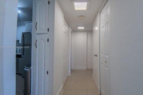 Copropriété à vendre à Aventura, Floride: 2 chambres, 101.82 m2 № 2090997 - photo 10