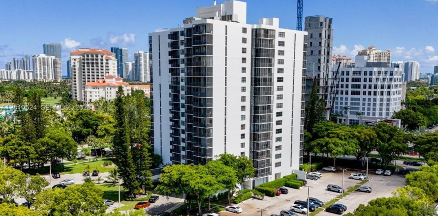 Condo à Aventura, Floride, 2 chambres № 2090997