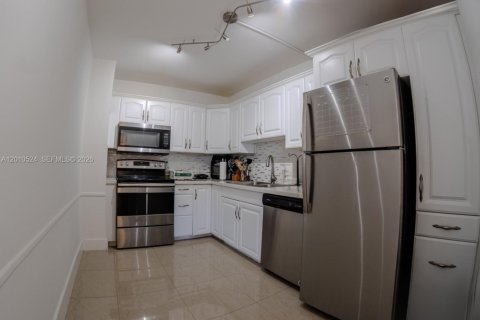 Copropriété à vendre à Aventura, Floride: 2 chambres, 101.82 m2 № 2090997 - photo 8