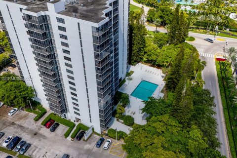 Copropriété à vendre à Aventura, Floride: 2 chambres, 101.82 m2 № 2090997 - photo 2