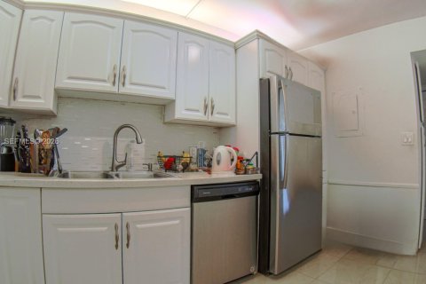 Copropriété à vendre à Aventura, Floride: 2 chambres, 101.82 m2 № 2090997 - photo 9