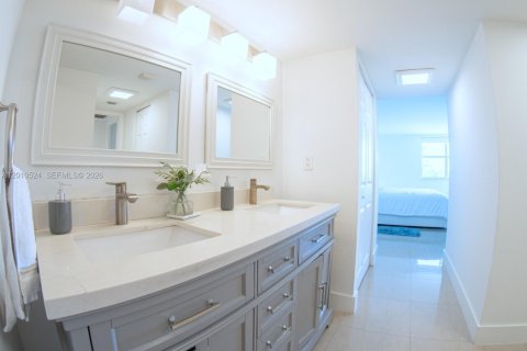 Copropriété à vendre à Aventura, Floride: 2 chambres, 101.82 m2 № 2090997 - photo 17