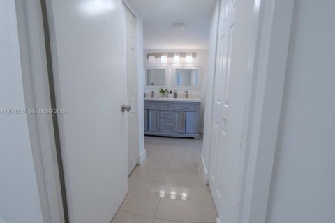 Copropriété à vendre à Aventura, Floride: 2 chambres, 101.82 m2 № 2090997 - photo 14