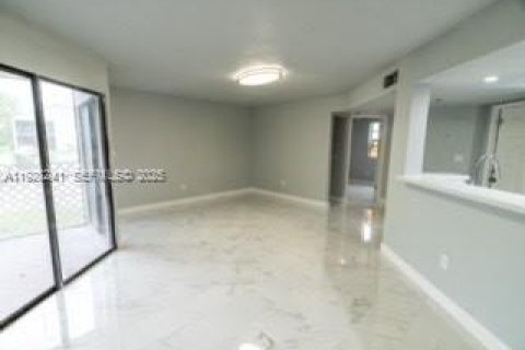 Снять в аренду кондоминиум в Хомстед, Флорида 2 спальни, 90.12м2, № 1988304 - фото 7