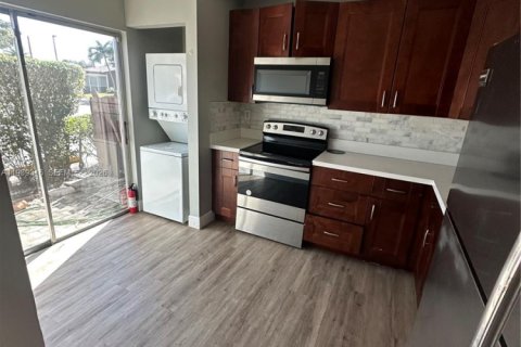 Touwnhouse à louer à Pompano Beach, Floride: 2 chambres, 97.92 m2 № 2051504 - photo 4