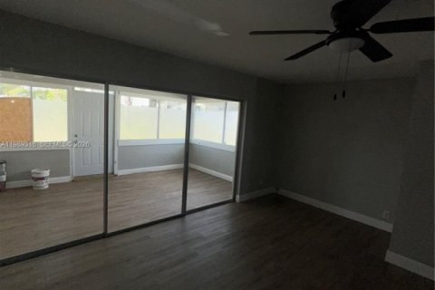 Touwnhouse à louer à Pompano Beach, Floride: 2 chambres, 97.92 m2 № 2051504 - photo 11