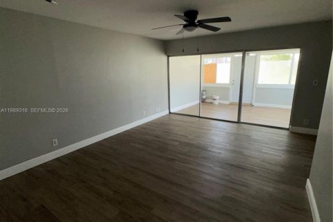 Touwnhouse à louer à Pompano Beach, Floride: 2 chambres, 97.92 m2 № 2051504 - photo 9