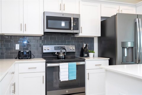 Condo in Kissimmee, Florida, 2 bedrooms  № 2405181 - photo 21