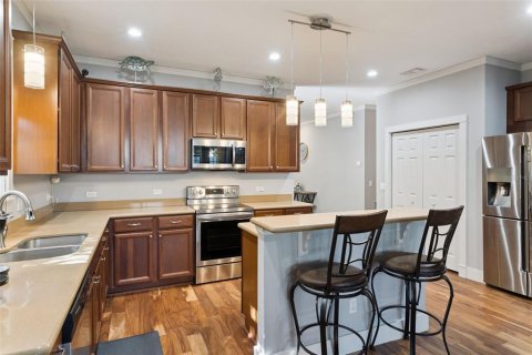 House in Mount Dora, Florida 4 bedrooms, 191.84 sq.m. № 2324719 - photo 13