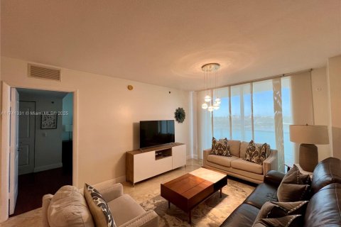 Condo in Sunrise, Florida, 2 bedrooms  № 1489564 - photo 21