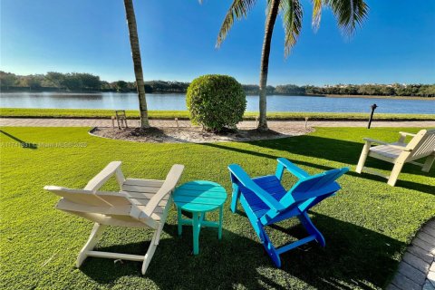 Condo in Sunrise, Florida, 2 bedrooms  № 1489564 - photo 1