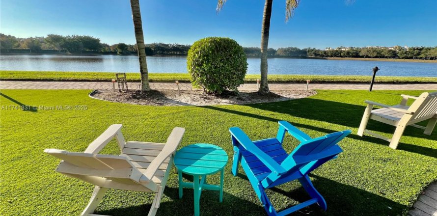 Condo in Sunrise, Florida, 2 bedrooms  № 1489564