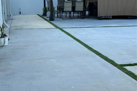 House in Hialeah, Florida 7 bedrooms, 264.12 sq.m. № 2072322 - photo 11