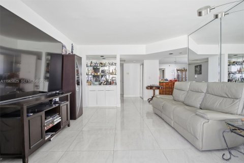 Купить кондоминиум в Санни-Айлс-Бич, Флорида 2 спальни, 163.51м2, № 2027260 - фото 29