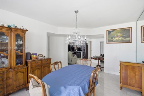 Купить кондоминиум в Санни-Айлс-Бич, Флорида 2 спальни, 163.51м2, № 2027260 - фото 25