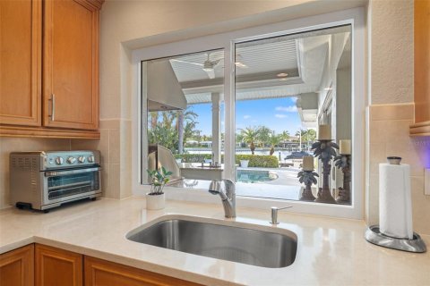 House in Saint Petersburg, Florida 5 bedrooms, 305.46 sq.m. № 1636636 - photo 27