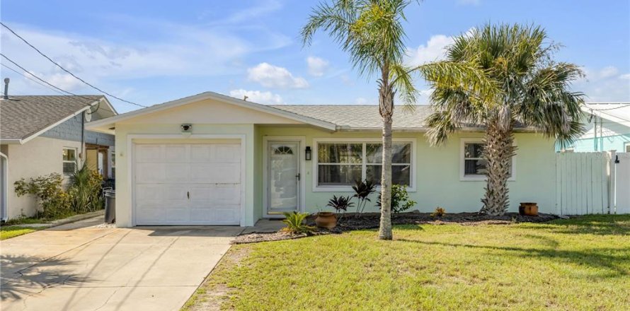 House in New Smyrna Beach, Florida 2 bedrooms, 109.16 sq.m. № 1873915