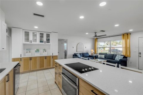 House in New Smyrna Beach, Florida 2 bedrooms, 109.16 sq.m. № 1873915 - photo 18