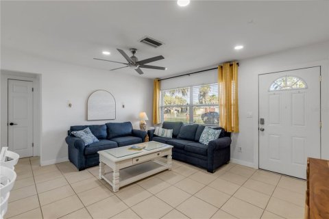 House in New Smyrna Beach, Florida 2 bedrooms, 109.16 sq.m. № 1873915 - photo 8