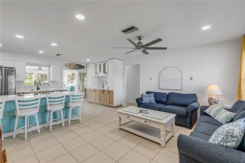 House in New Smyrna Beach, Florida 2 bedrooms, 109.16 sq.m. № 1873915 - photo 9