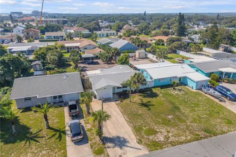 House in New Smyrna Beach, Florida 2 bedrooms, 109.16 sq.m. № 1873915 - photo 5